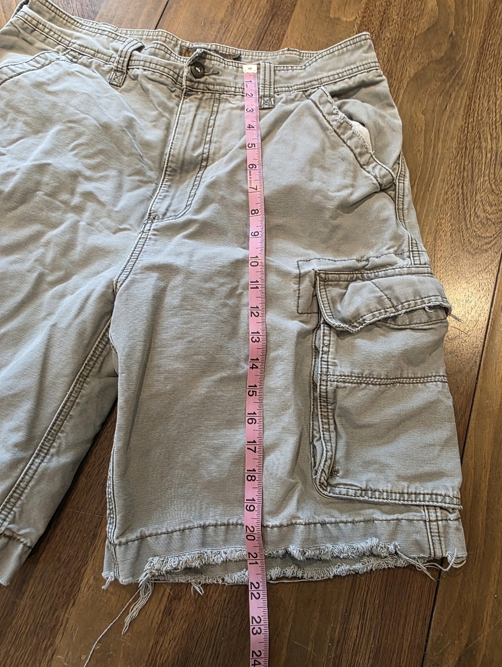 American Eagle Tan Cargo Shorts Sz 34 Distressed Trashed Wear Y2K Vintage